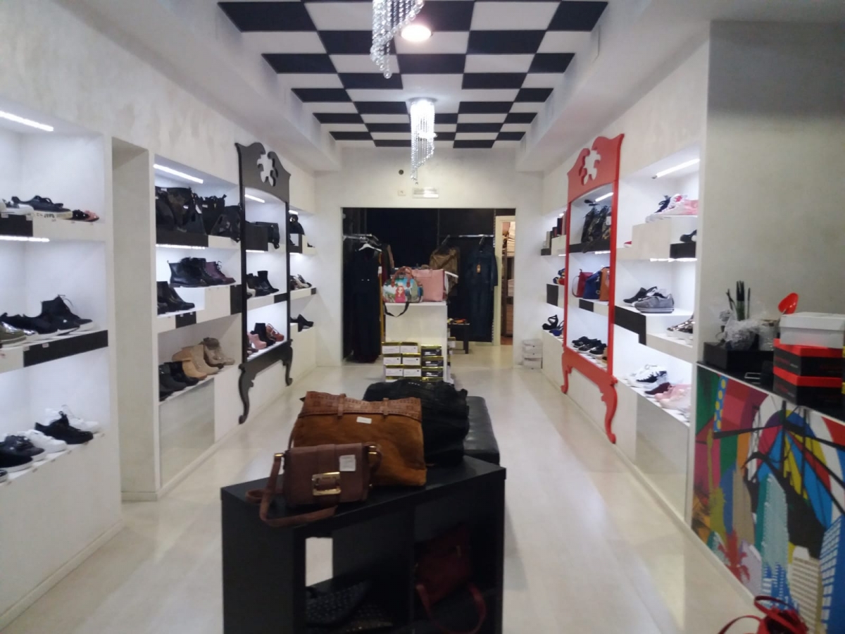 Scarpe Diem”, cogli la scarpa! Il nuovo negozio in via Roma offre una  selezione dei migliori modelli di calzature, borse e accessori
